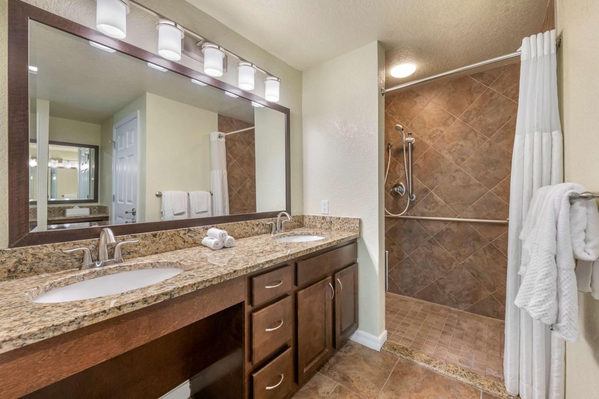 Two Bedroom Suite Roll Shower Accessible,1614787418:JPEG